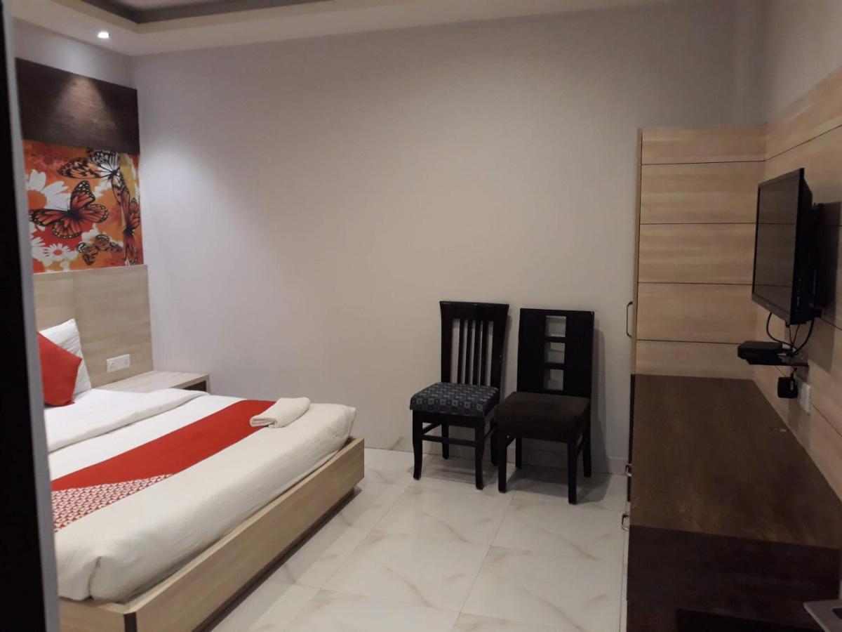 Hotel Megha Inn Лакхнау Экстерьер фото