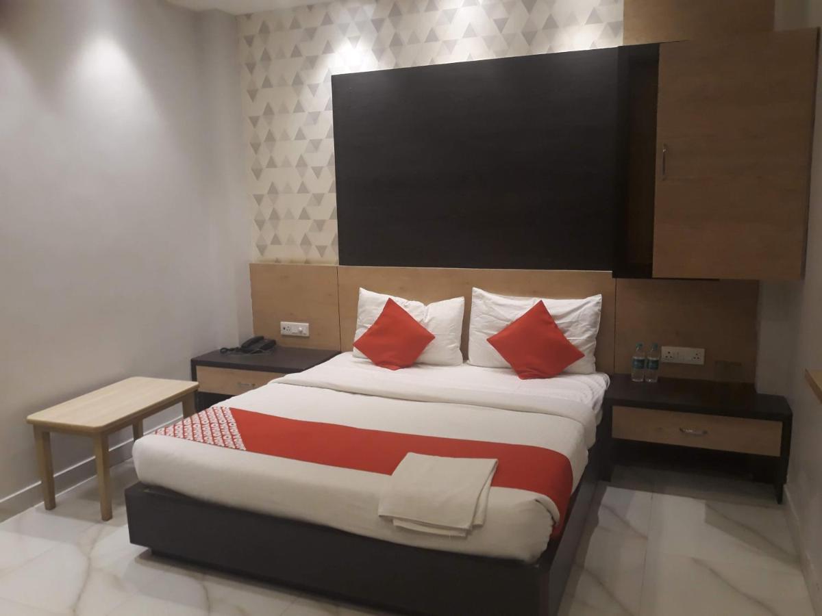 Hotel Megha Inn Лакхнау Экстерьер фото