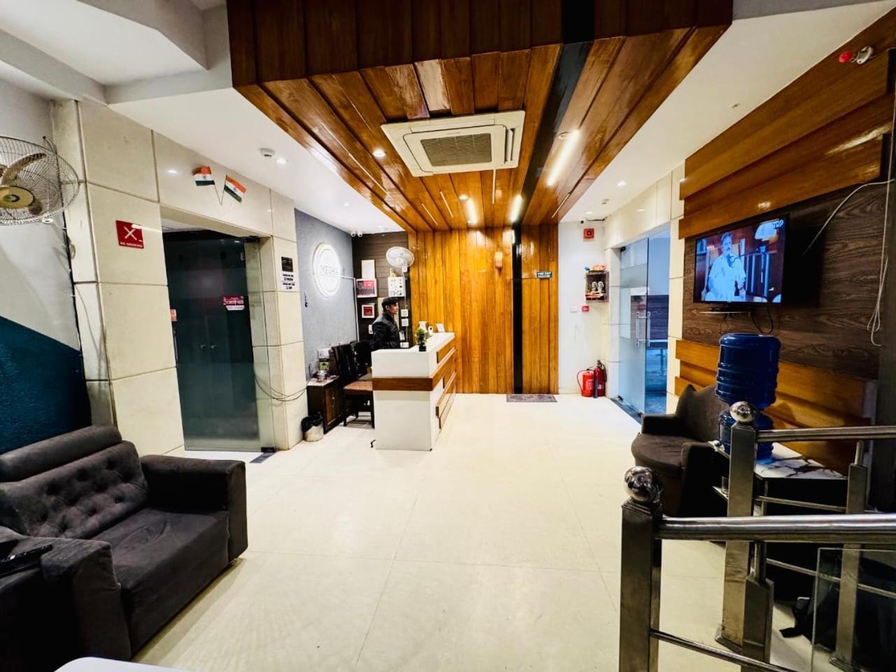 Hotel Megha Inn Лакхнау Экстерьер фото