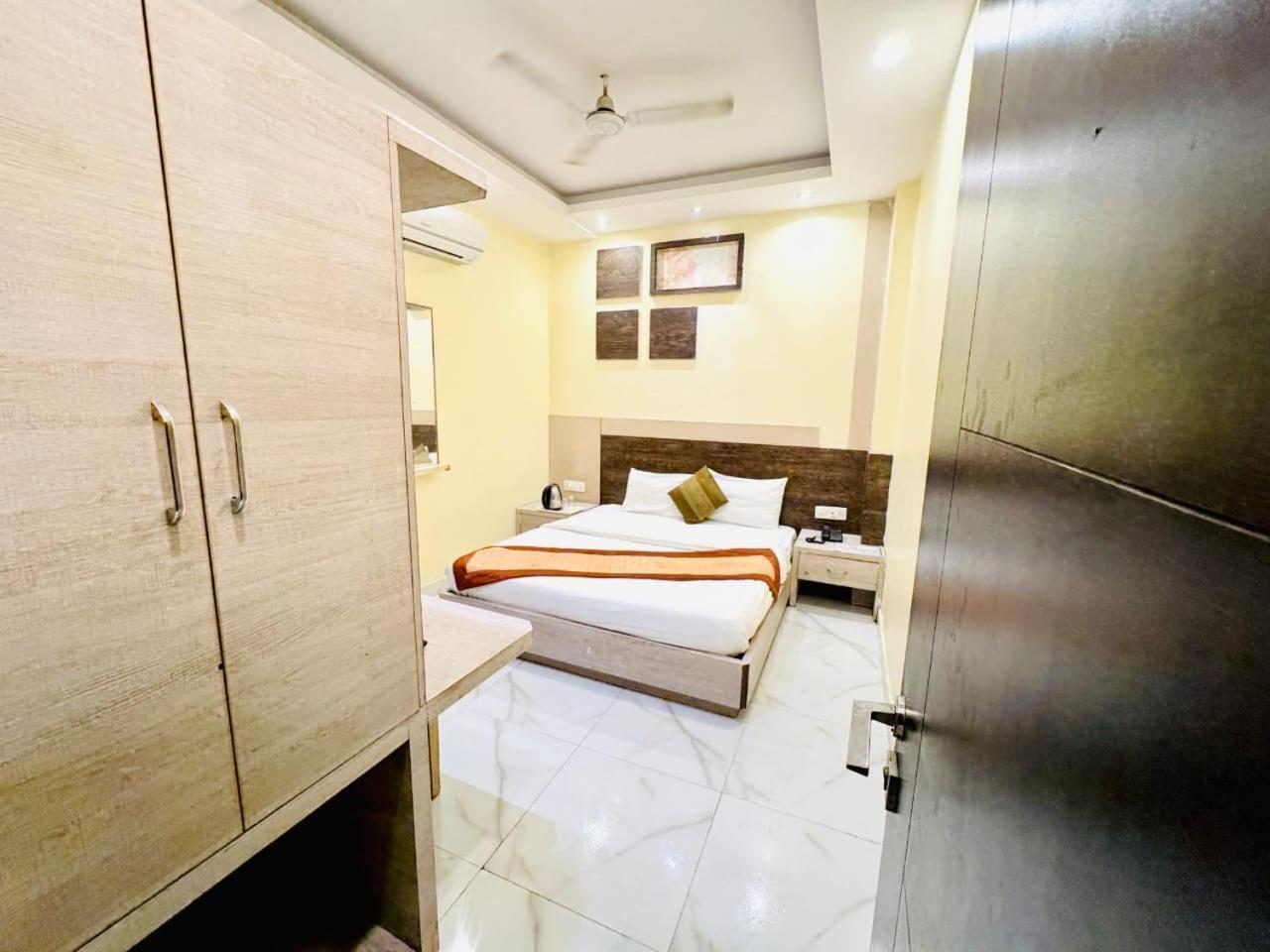 Hotel Megha Inn Лакхнау Экстерьер фото