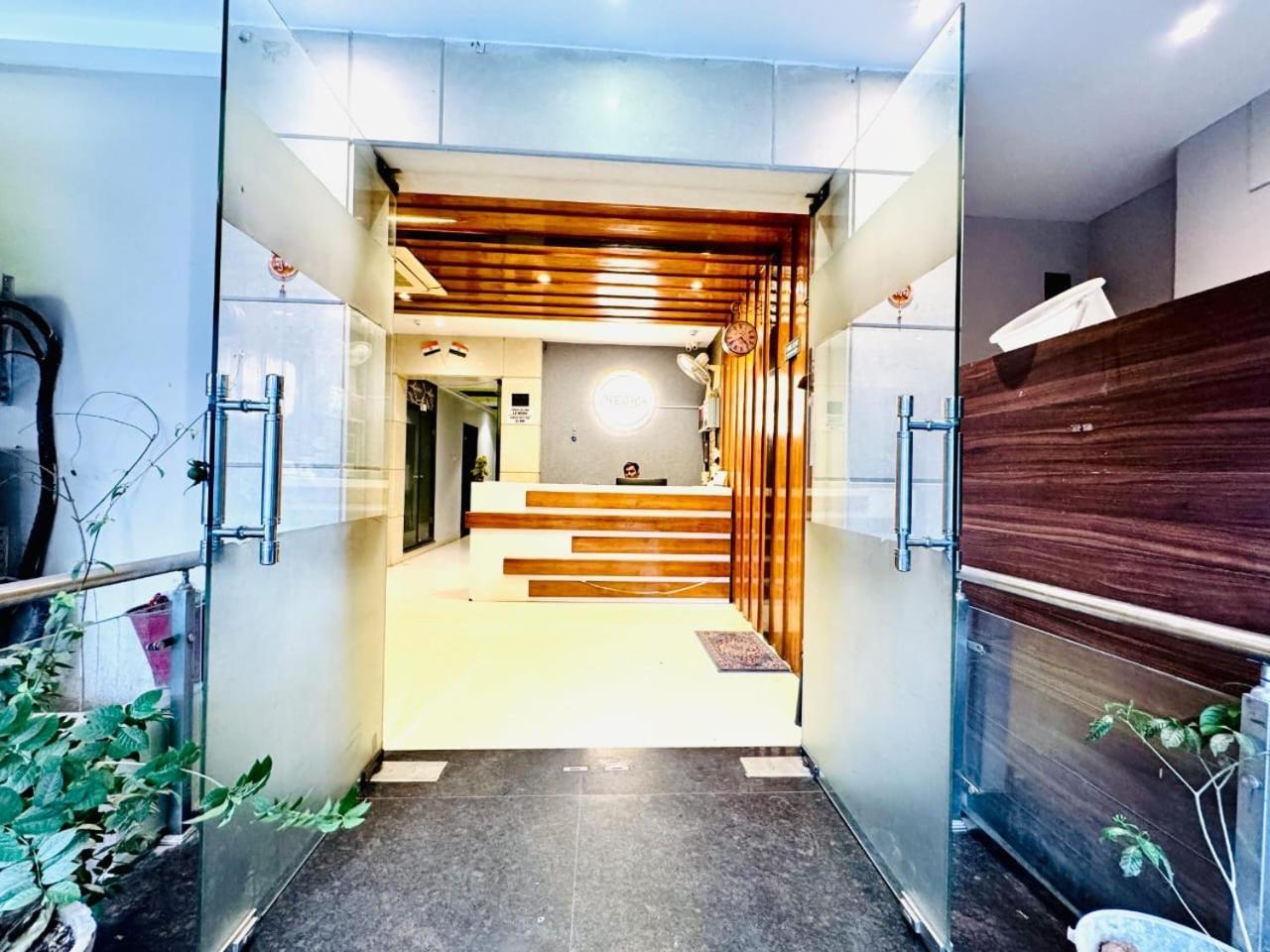 Hotel Megha Inn Лакхнау Экстерьер фото